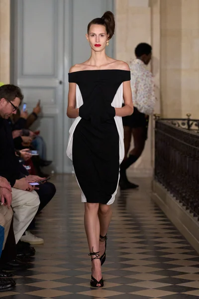 Look 64